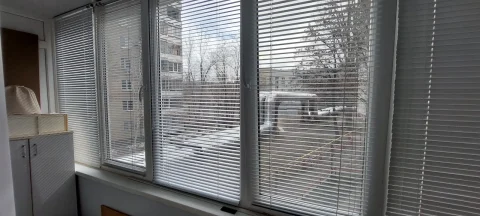 Горизонтальные жалюзи на балконе — Саратов